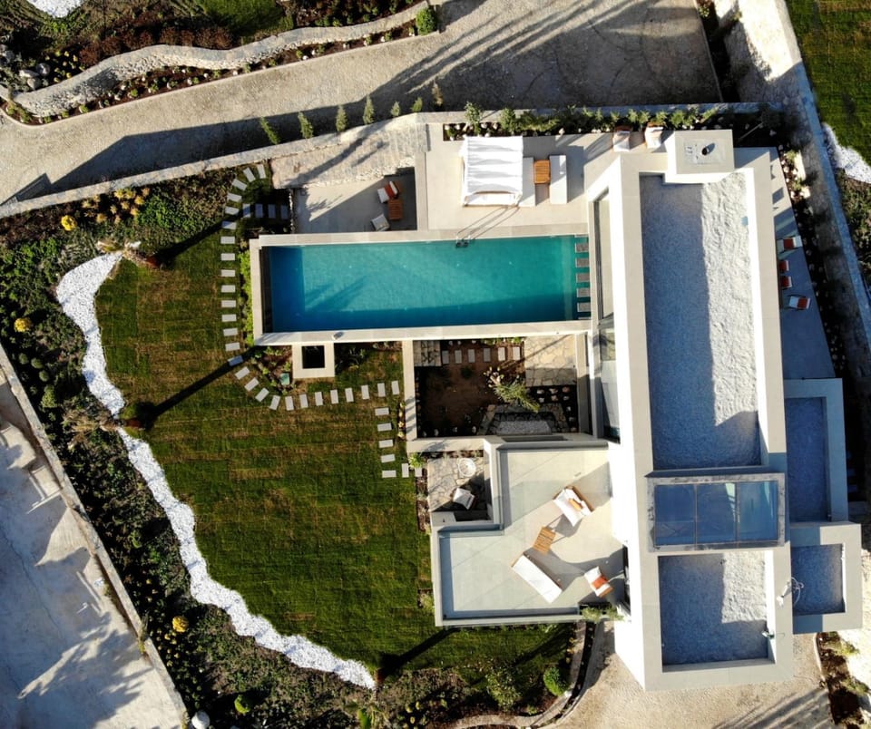 Property building, Bird's eye view, Pool view, Swimming pool, sunbed