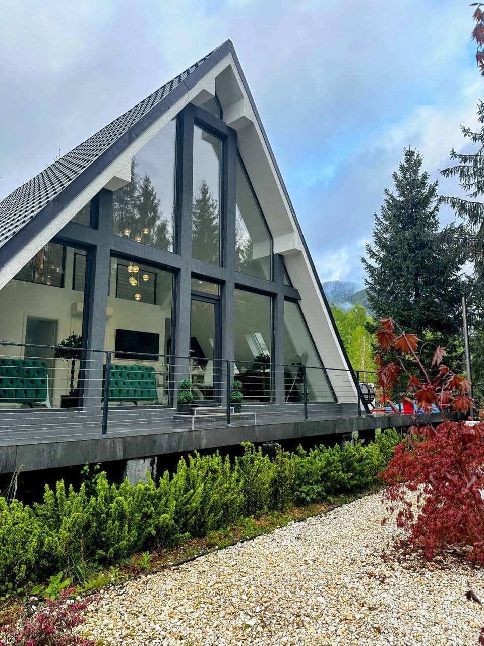 Pine Hill Poiana Marului Villa in Timiș County