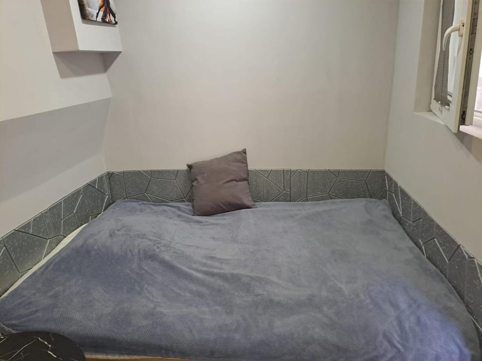 Property building, Bed