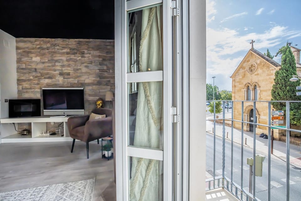 Apartamento cerca de la MEZQUITA DE CORDOBA & FREE PRIVATE PARKING Apartment in Cordoba