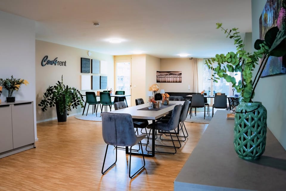 Communal lounge/ TV room, Living room, Dining area, Food, Breakfast