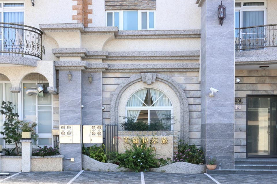 Property building, Facade/entrance