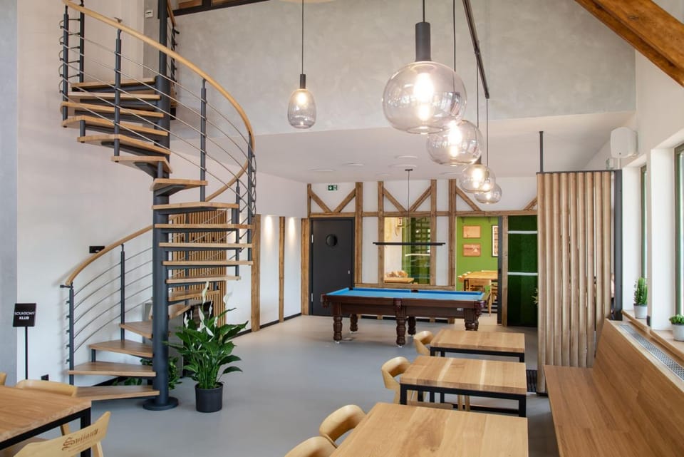 Restaurant/places to eat, Billiard