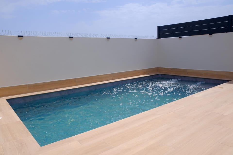 Day, Swimming pool