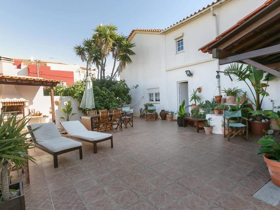 Property building, Garden, Balcony/Terrace, Garden view