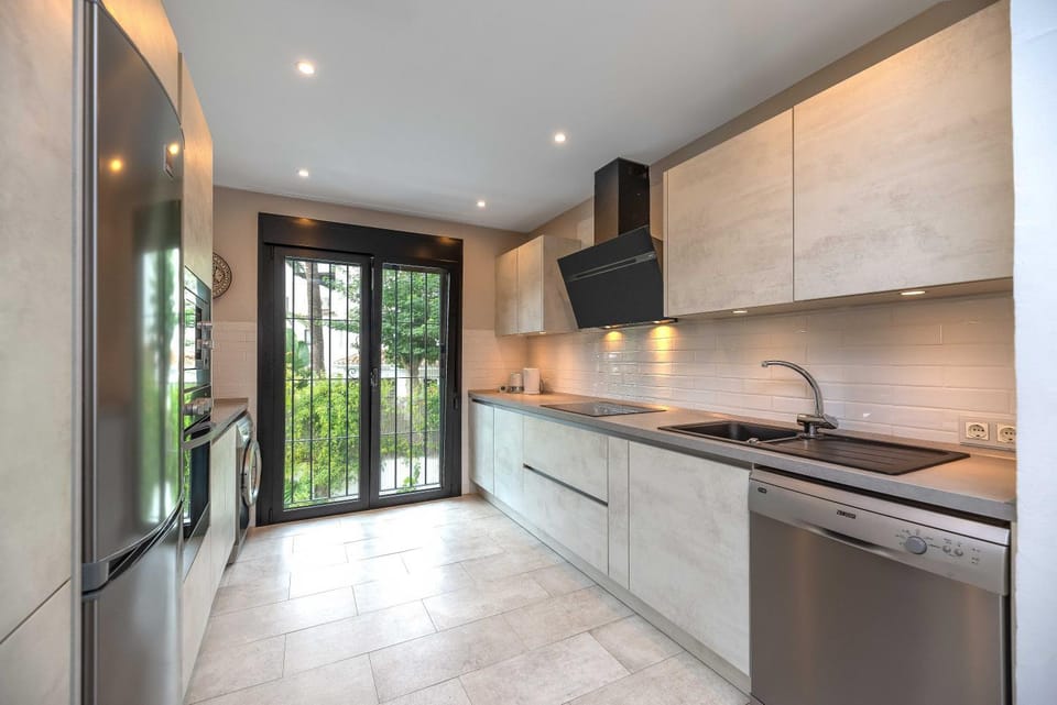Kitchen or kitchenette, Living room