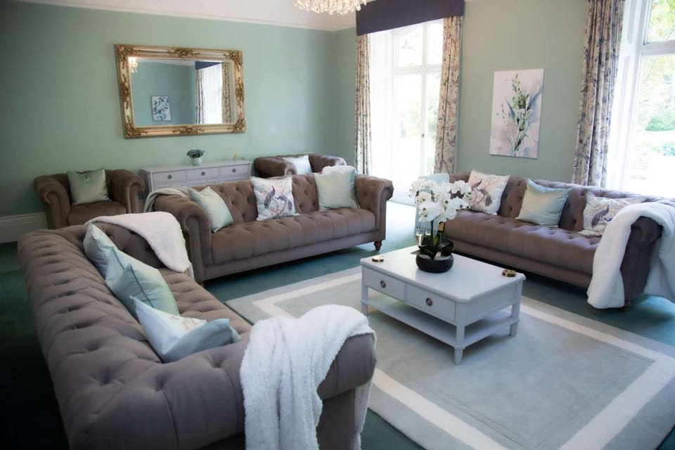 TV and multimedia, Living room, Seating area, Garden view