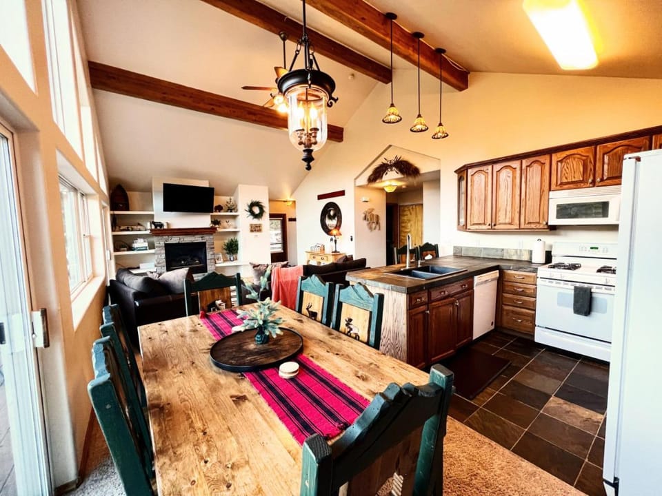 Mountain Vistas - Lake Views at Buffalo Sunrise House in Green Mountain Falls