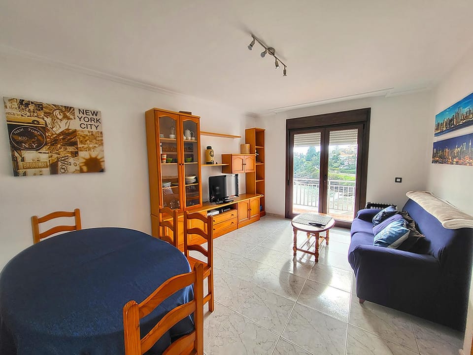 Spring, Bed, Activities, Winter, Summer, Balcony/Terrace, Photo of the whole room, Dining area, Beach, Hiking, Bedroom, Autumn, Sports, Entertainment, children, children, children, young children, young children, young children, older children, older children, older children, group of guests, group of guests, group of guests, cot, Family, Family, Family, microwave, oven, washing machine