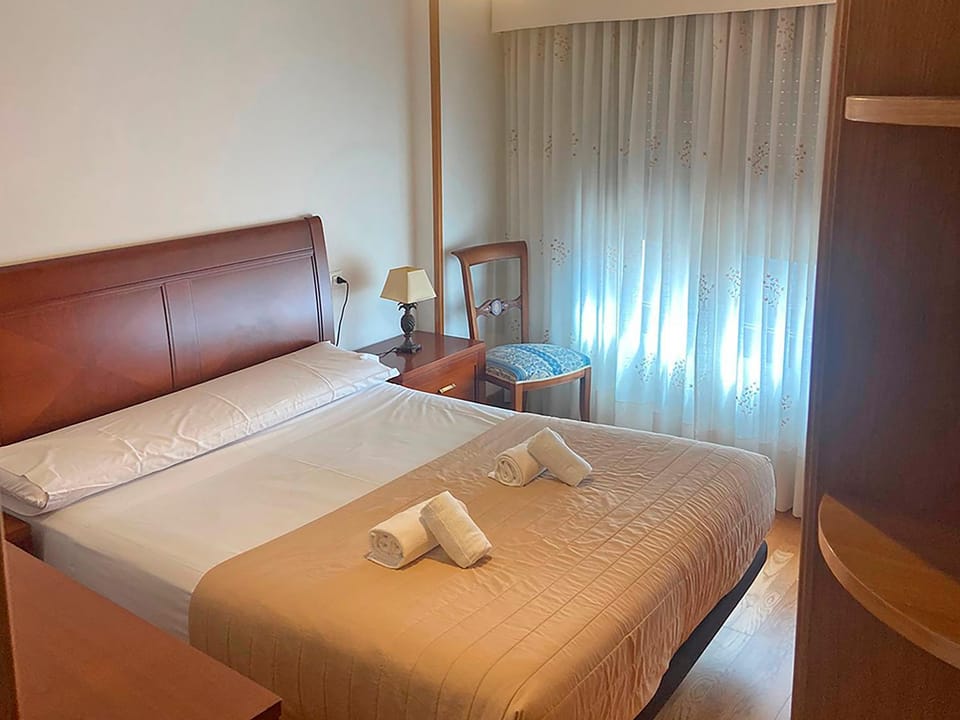 Spring, Bed, Activities, Winter, Summer, Balcony/Terrace, Photo of the whole room, Beach, Hiking, Bedroom, Autumn, Sports, Entertainment, children, children, children, young children, young children, young children, older children, older children, older children, group of guests, group of guests, group of guests, cot, Family, Family, Family, microwave, oven, washing machine