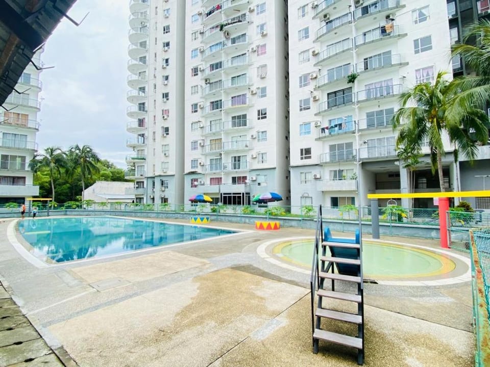 Swimming pool, Swimming pool