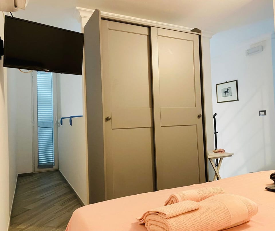 TV and multimedia, Bedroom, wardrobe