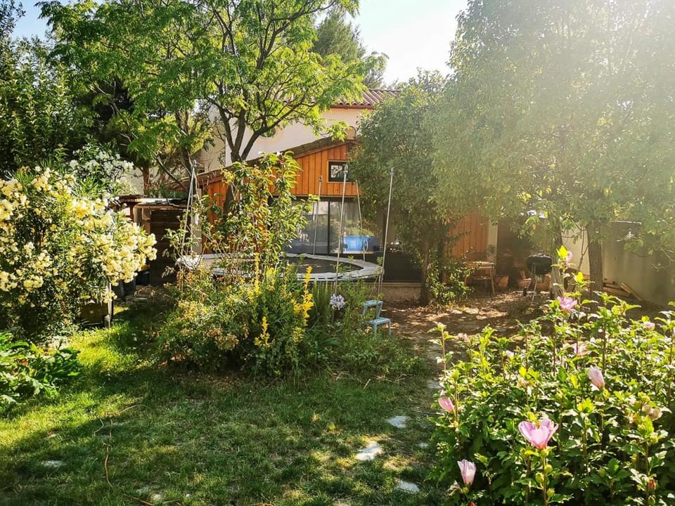Property building, Garden, Garden, Balcony/Terrace, Garden view