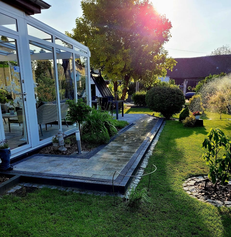 Facade/entrance, Garden, Hot Tub, Decorative detail, Seating area, Dining area, Garden view