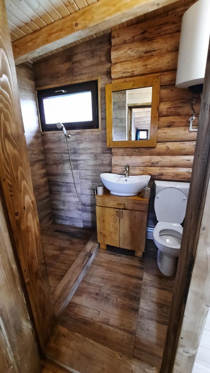 Cabana Himalaya Lodge cu ciubăr din inima munților Apuseni- masivul Buces -Vulcan House in Romania