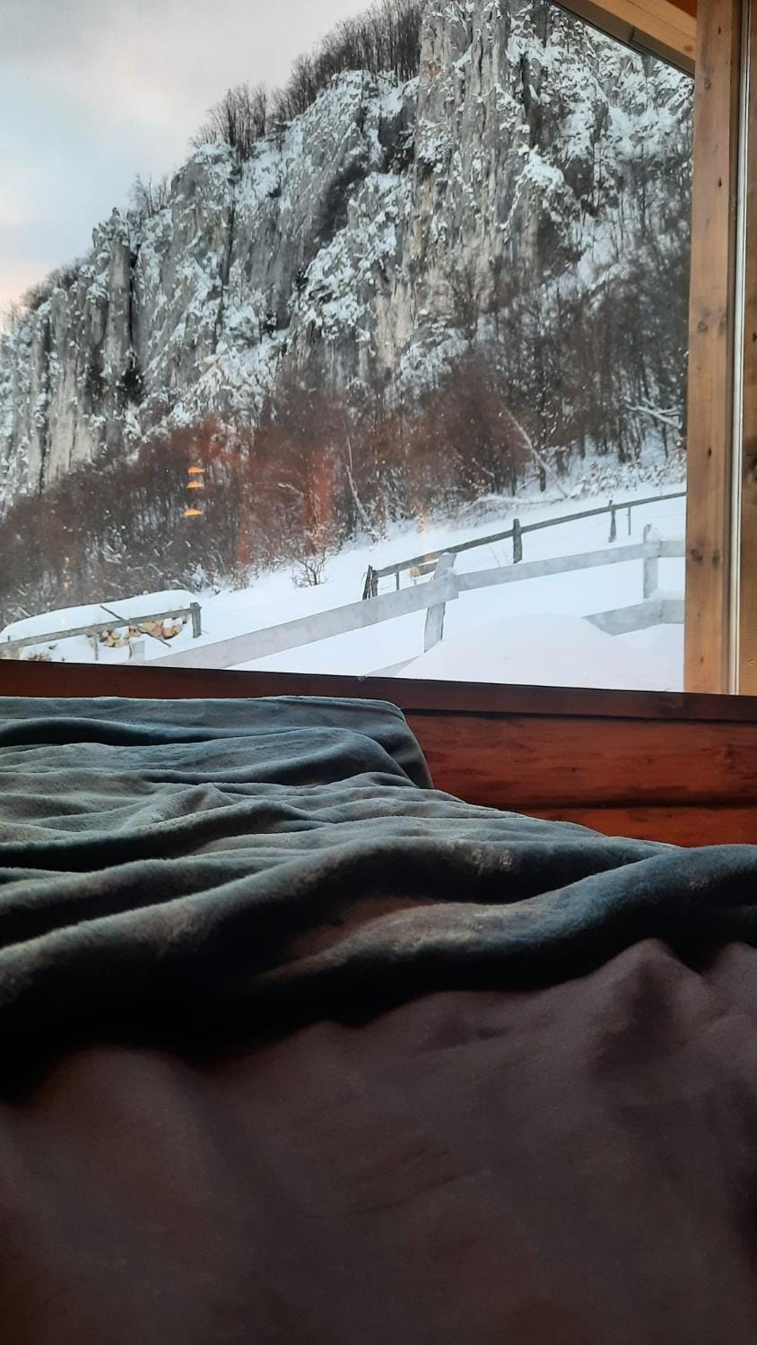 Cabana Himalaya Lodge cu ciubăr din inima munților Apuseni- masivul Buces -Vulcan House in Romania