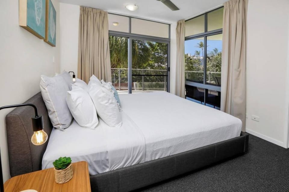 Bed, Balcony/Terrace, Bedroom, fireplace, locker, wardrobe, air conditioner