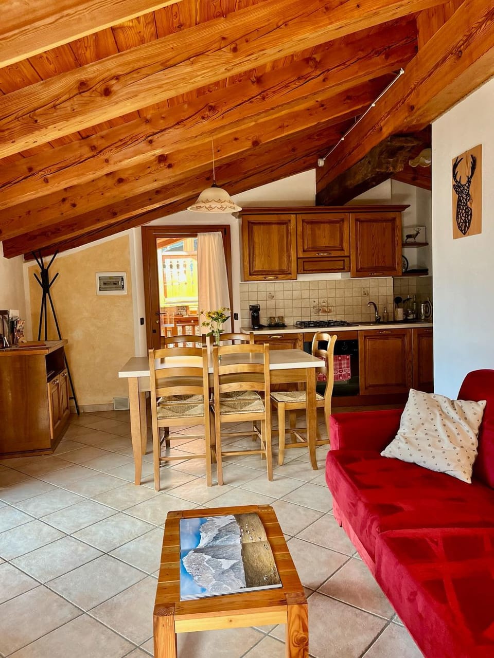 Kitchen or kitchenette, Seating area, Dining area