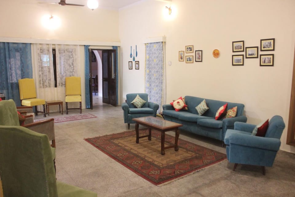 Living room, Seating area