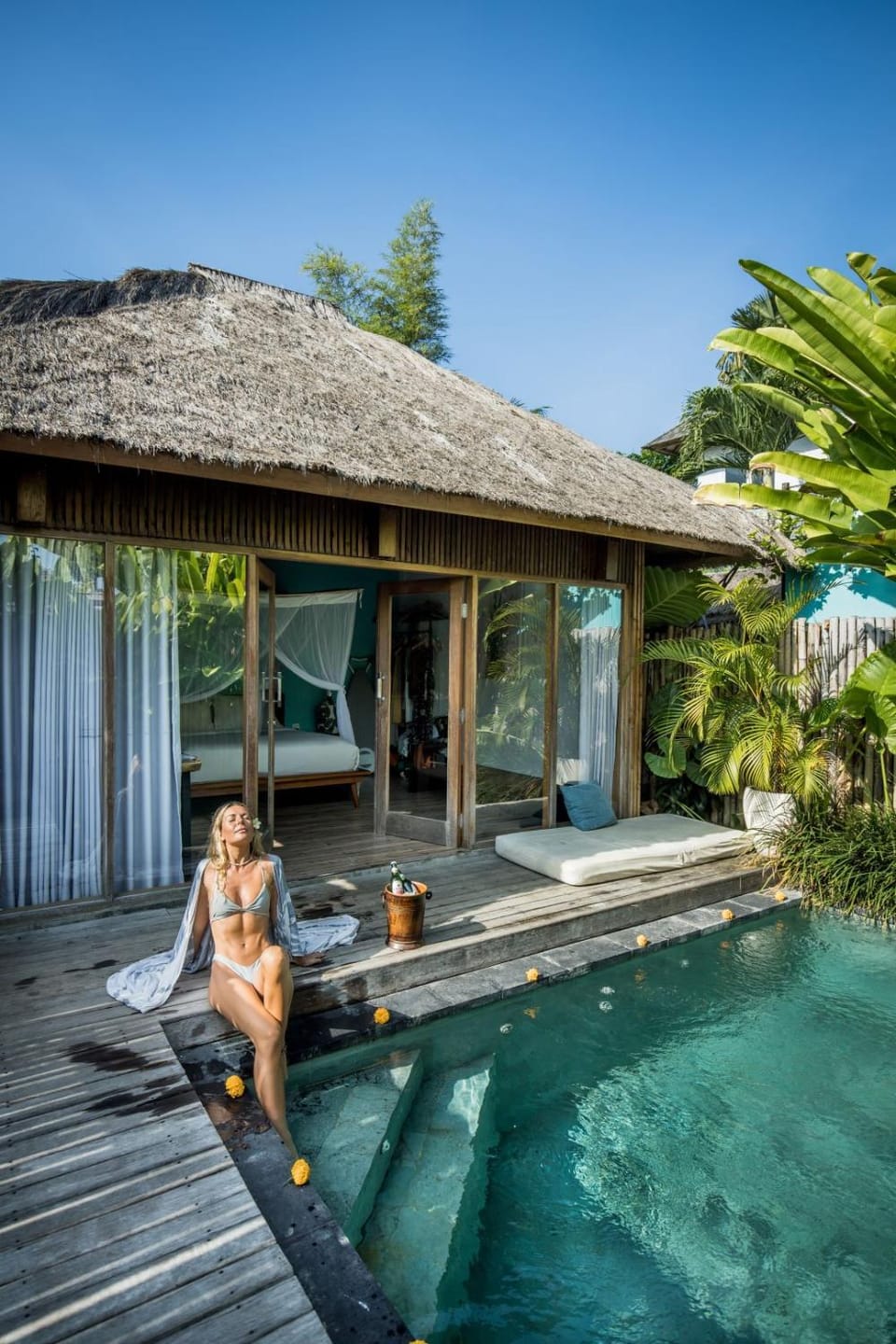 Property building, Balcony/Terrace, Swimming pool