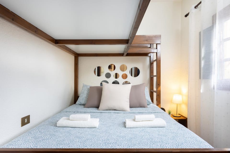 Bed, Photo of the whole room, Bedroom, bunk bed, wardrobe, air conditioner