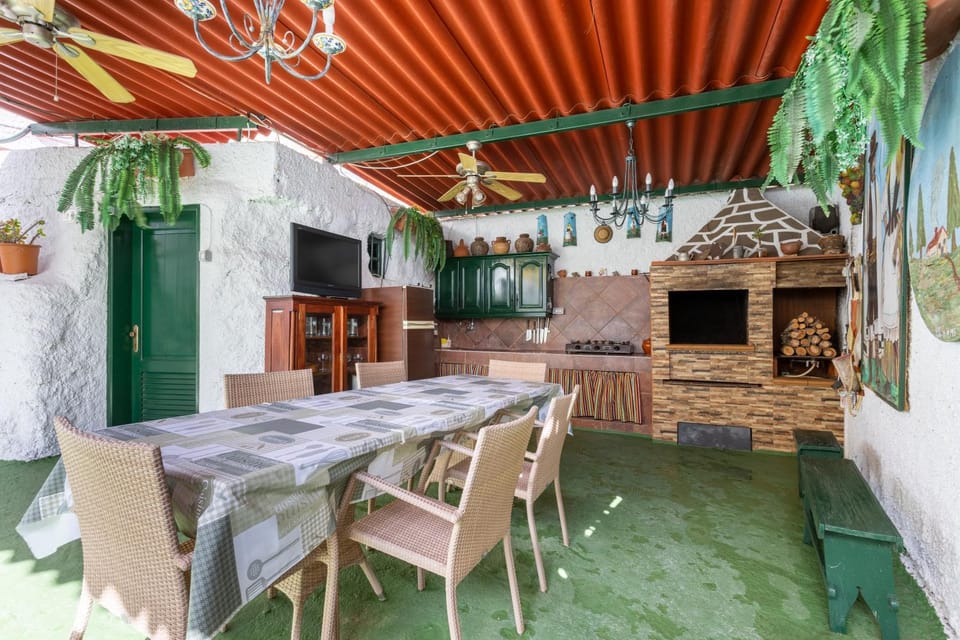 Patio, BBQ facilities, TV and multimedia, Kitchen or kitchenette, Living room, Seating area, Dining area