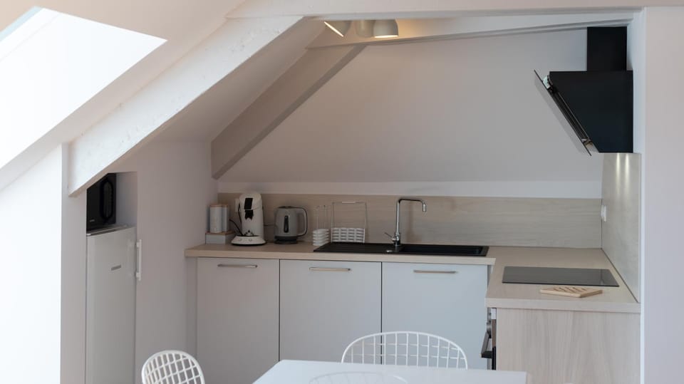 Coffee/tea facilities, minibar, kitchen