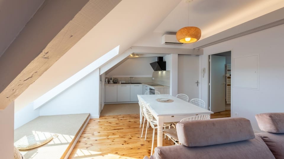 Living room, Seating area, Dining area, kitchen