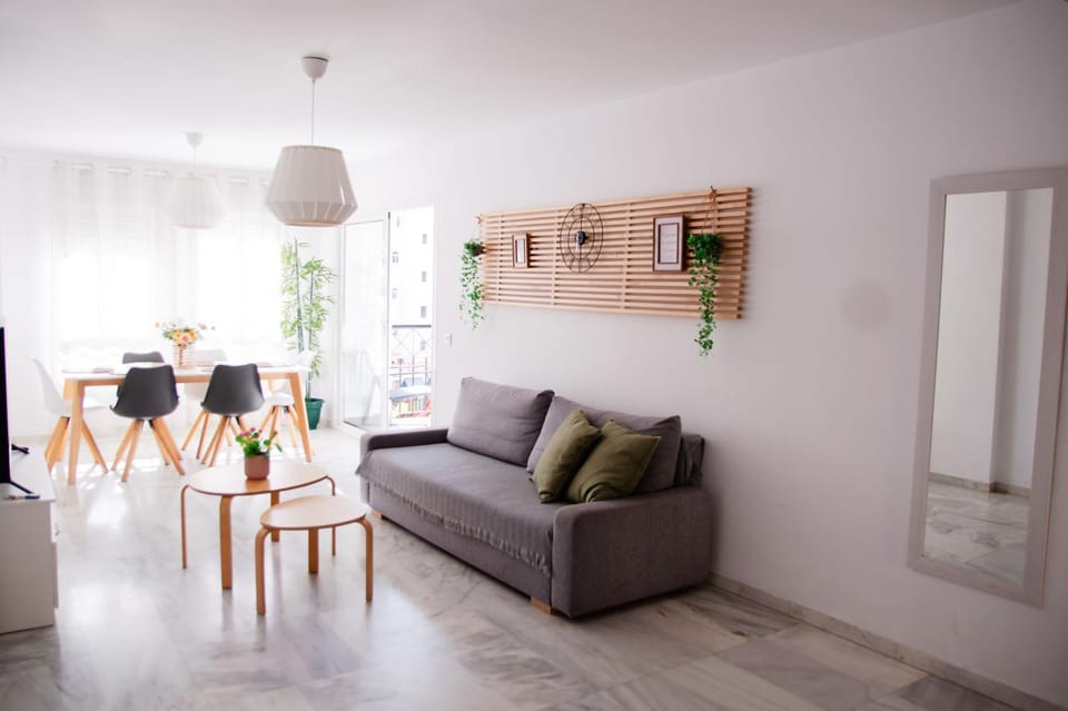 Apartamento Moderno con Piscina y Aparcamiento Apartment in Torremolinos