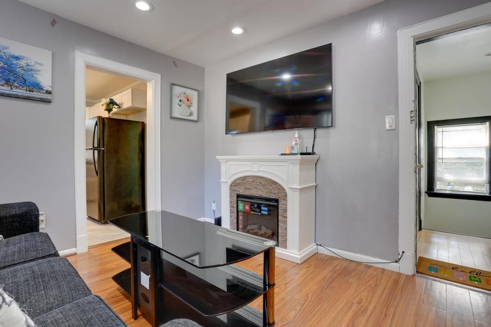 8 Mi to MetLife Stadium: Pet-Friendly Home w/ Yard House in Teaneck