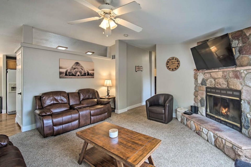 8 Mi to Big Bear Lake & Village: Sugarloaf Cabin! Cabin in Southern California