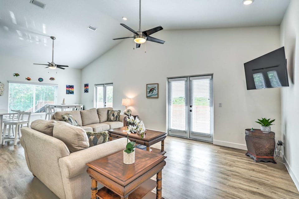 Family-Friendly Tampa Home < 3 Mi to Ocean! House in Tampa
