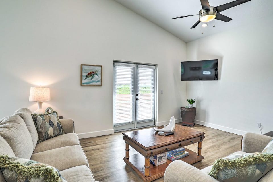 Family-Friendly Tampa Home < 3 Mi to Ocean! House in Tampa