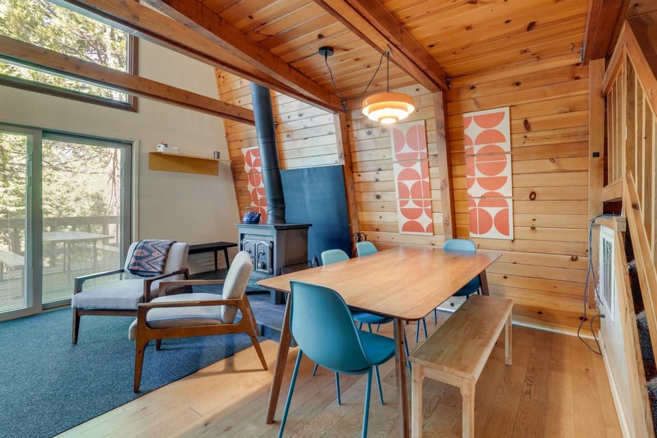 Charming Pinecrest Cabin w/ Private Deck Cabin in Tuolumne County