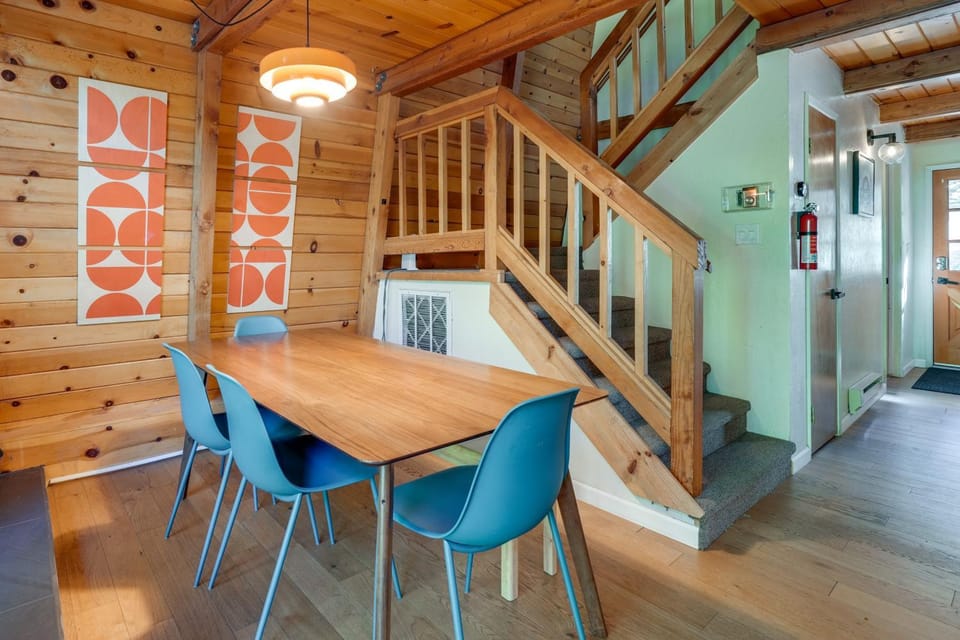 Charming Pinecrest Cabin w/ Private Deck Cabin in Tuolumne County