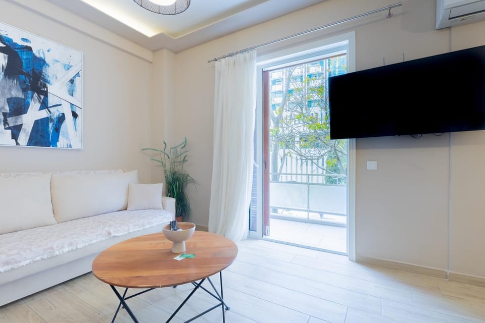 New Ventiri Suite 2, near Hilton, Athens Central, fully equipped Apartment in Athens