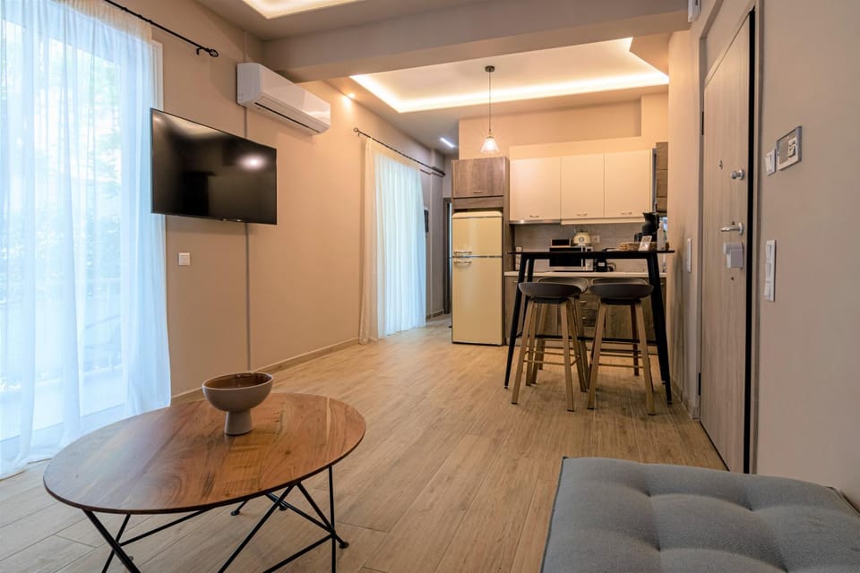 New Ventiri Suite 2, near Hilton, Athens Central, fully equipped Apartment in Athens