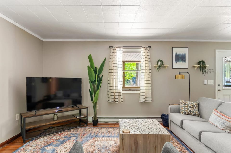 TV and multimedia, Living room, Seating area