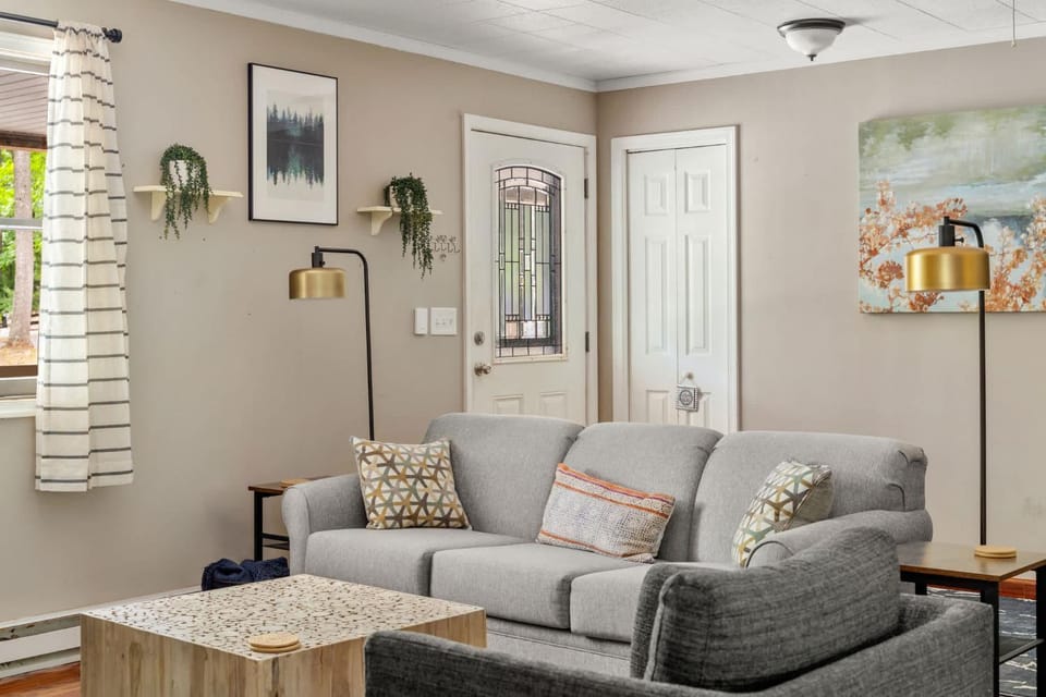 Living room, Seating area