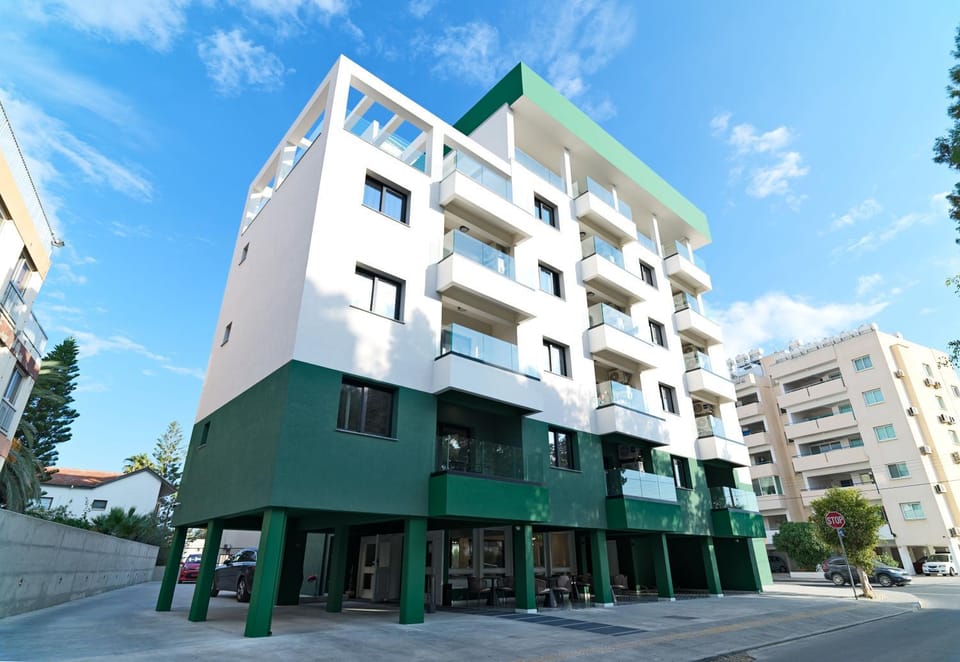 Property building, Facade/entrance, Day, Neighbourhood
