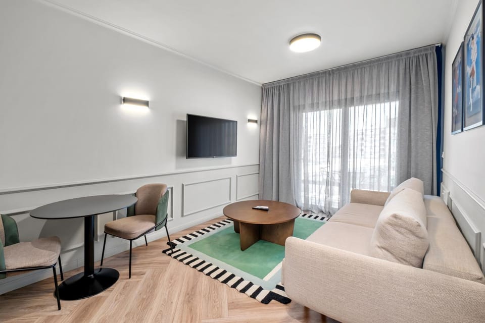 TV and multimedia, Living room, Seating area