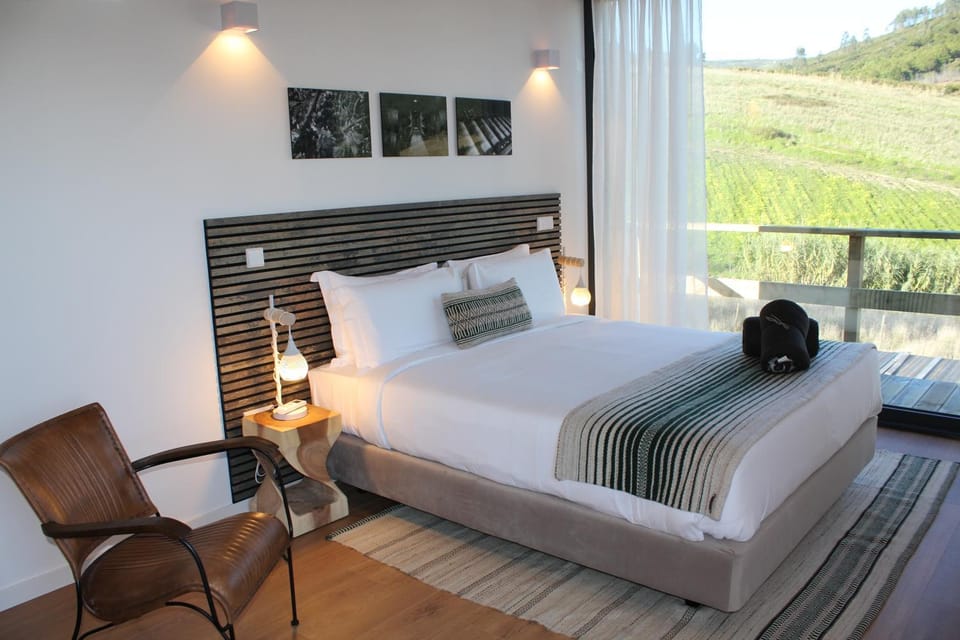 Natural landscape, View (from property/room), Balcony/Terrace, Photo of the whole room, Bedroom