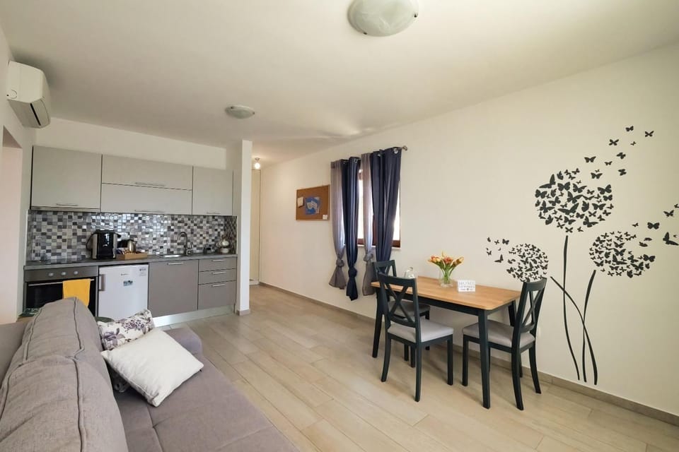 Kitchen or kitchenette, Living room, Seating area, Dining area, pet friendly