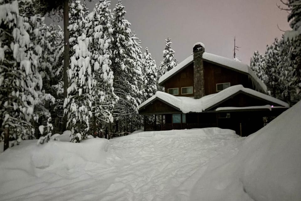 22 Mi to Yellowstone! Swiss Cabin in Mack's Inn Cabin in Island Park