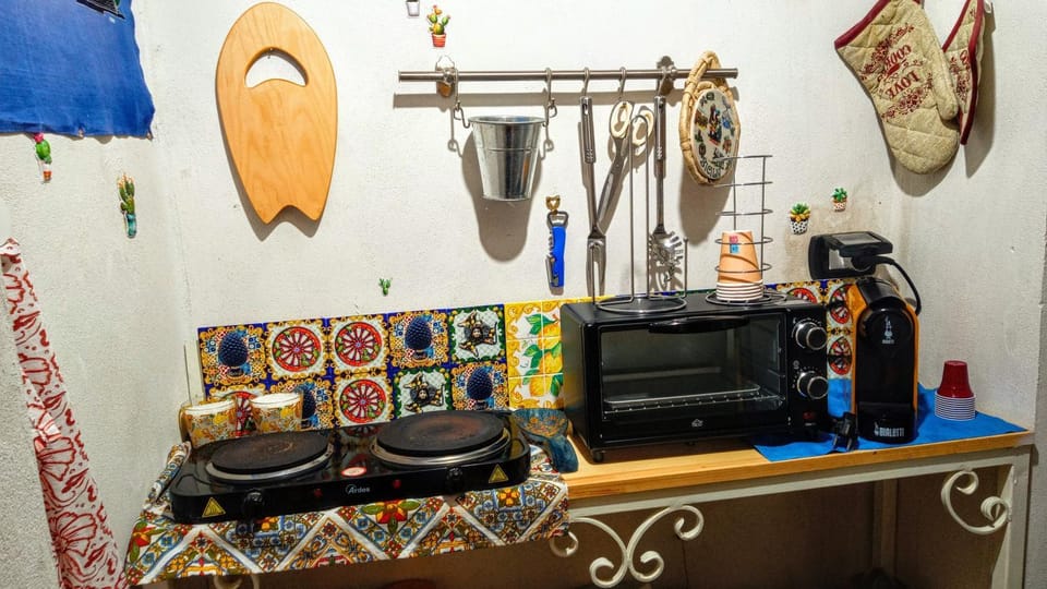 Kitchen or kitchenette, Meals, oven