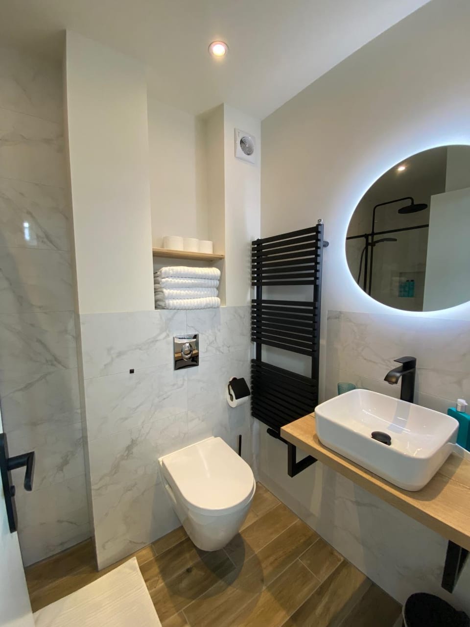 Toilet, Bathroom, towels