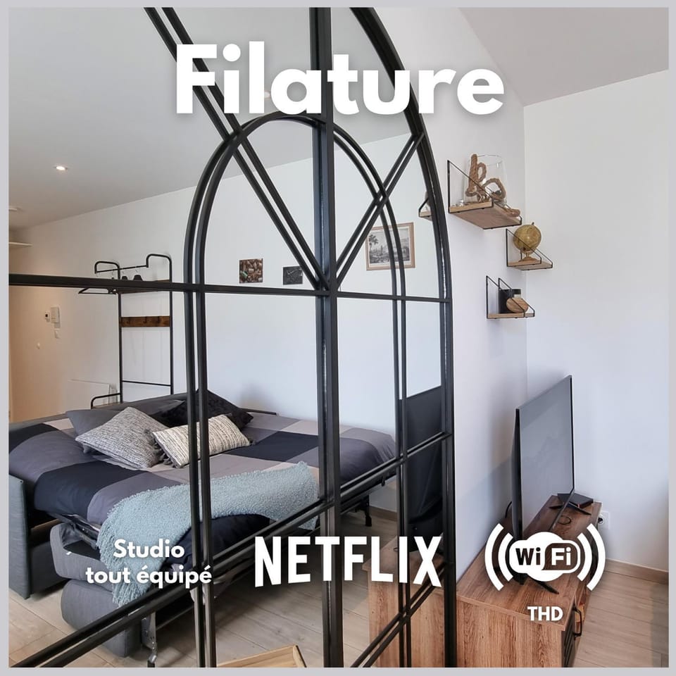 TV and multimedia, Living room, Photo of the whole room, Bedroom