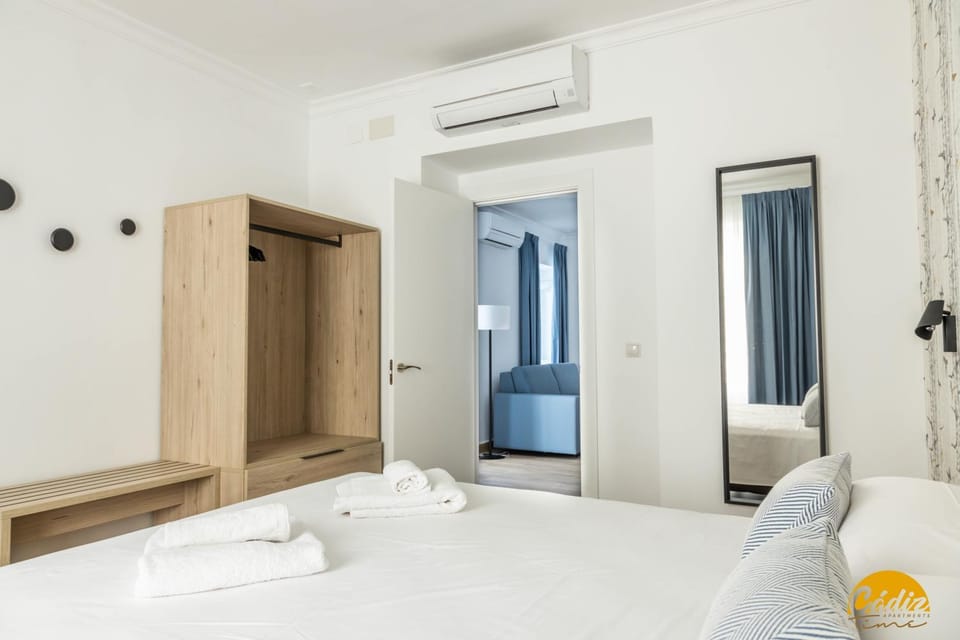 Bed, Photo of the whole room, Bedroom, towels, wardrobe, air conditioner