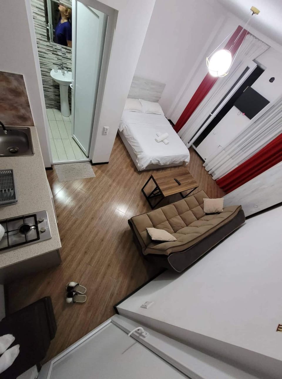 Bed, TV and multimedia, Kitchen or kitchenette, Living room, Photo of the whole room, Bedroom, oven
