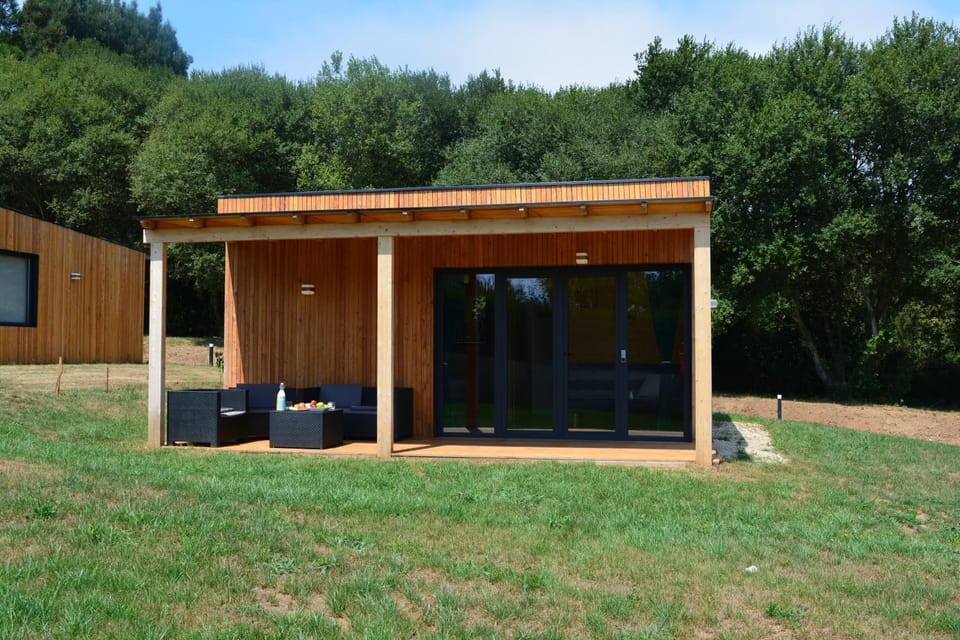 Facade/entrance, Garden